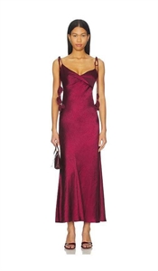 {{productViewItem.photos[photoViewList.activeNavIndex].Alt || productViewItem.photos[photoViewList.activeNavIndex].Description || 'Платье'}}