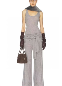 {{productViewItem.photos[photoViewList.activeNavIndex].Alt || productViewItem.photos[photoViewList.activeNavIndex].Description || 'Костюм'}}