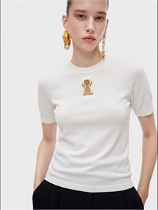 {{productViewItem.photos[photoViewList.activeNavIndex].Alt || productViewItem.photos[photoViewList.activeNavIndex].Description || 'Кофта Schiaparelli'}}
