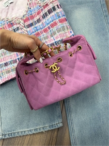 {{productViewItem.photos[photoViewList.activeNavIndex].Alt || productViewItem.photos[photoViewList.activeNavIndex].Description || 'Сумка CHANEL'}}