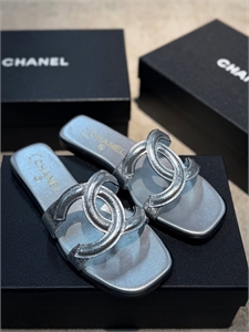 {{productViewItem.photos[photoViewList.activeNavIndex].Alt || productViewItem.photos[photoViewList.activeNavIndex].Description || 'Тапочки CHANEL'}}