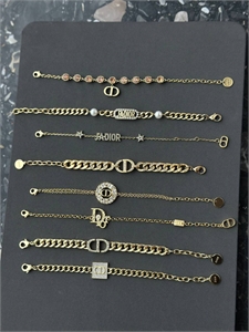 {{productViewItem.photos[photoViewList.activeNavIndex].Alt || productViewItem.photos[photoViewList.activeNavIndex].Description || 'Браслет DIOR'}}