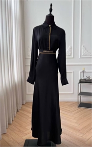 {{productViewItem.photos[photoViewList.activeNavIndex].Alt || productViewItem.photos[photoViewList.activeNavIndex].Description || 'Костюм Schiaparelli'}}