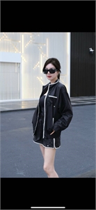 {{productViewItem.photos[photoViewList.activeNavIndex].Alt || productViewItem.photos[photoViewList.activeNavIndex].Description || 'Ветровка CHANEL'}}