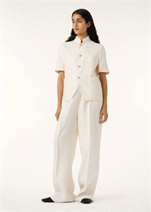 {{productViewItem.photos[photoViewList.activeNavIndex].Alt || productViewItem.photos[photoViewList.activeNavIndex].Description || 'Рубашка LORO PIANA'}}