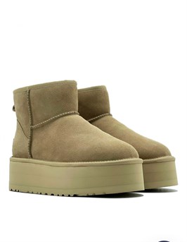 UGG 12677