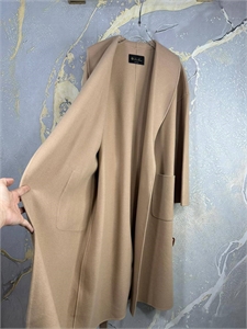 Пальто LORO PIANA 109500