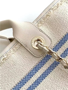 Сумка CHANEL 32 см 121560