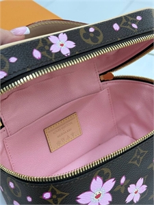 Косметичка LOUIS VUITTON 135551