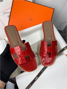 Тапочки HERMES Кожа крокодила 135558 - фото 239024