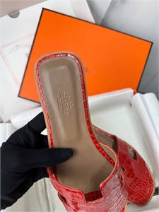 Тапочки HERMES Кожа крокодила 135558