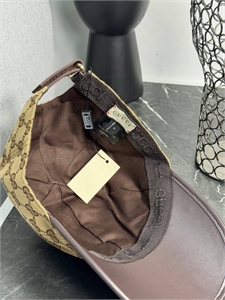 Кепка LV 136139