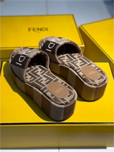 Тапочки FENDI 137100