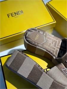 Тапочки FENDI 137100