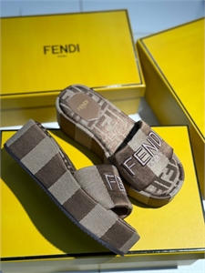 Тапочки FENDI 137100