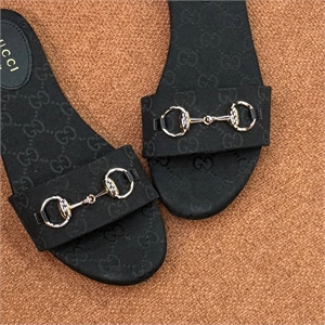 Тапочки GUCCI 147411