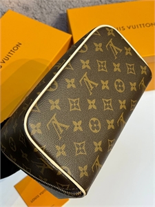 Косметичка LOUIS VUITTON 147856