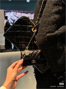 Брелок CHANEL 151235