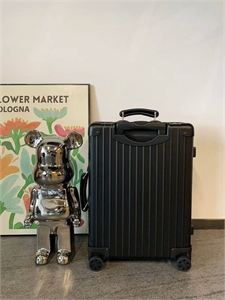 Чемодан RIMOWA   размер S 151380 - фото 321404