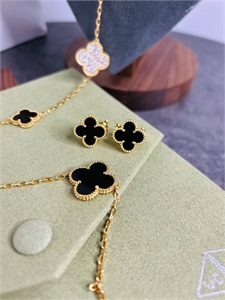 Серьги Van Cleef 158954