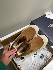 UGG 159808
