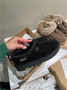 UGG 159809