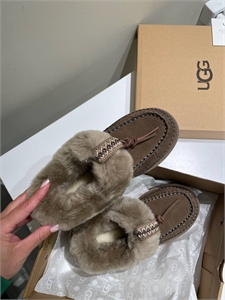 UGG 159810