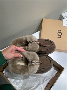 UGG 159810