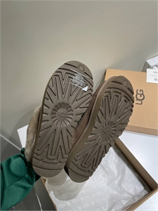 UGG 159810