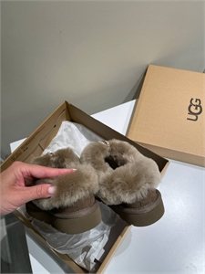 UGG 159810