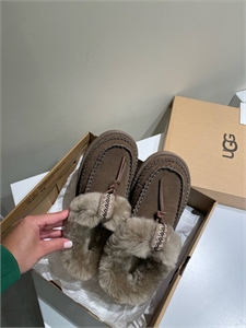 UGG 159810