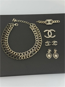 Брошь CHANEL 159940