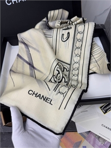 Платок CHANEL 159999