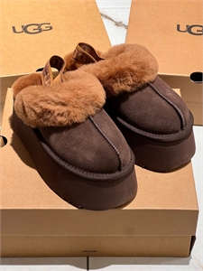 UGG 160178