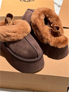 UGG 160178