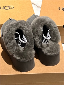 UGG 160179