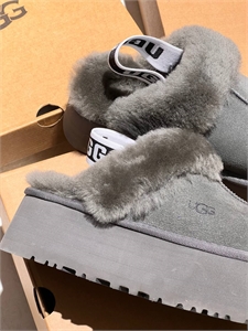 UGG 160179