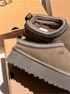 UGG 160180