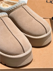 UGG 160181