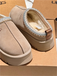 UGG 160181
