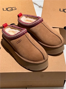 UGG 160182