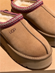 UGG 160182
