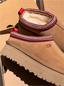 UGG 160182