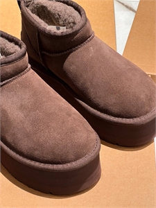 UGG 160184