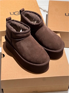 UGG 160184