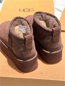 UGG 160184
