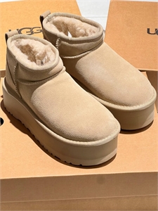 UGG 160185