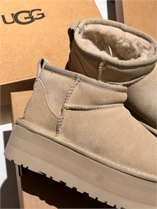 UGG 160185