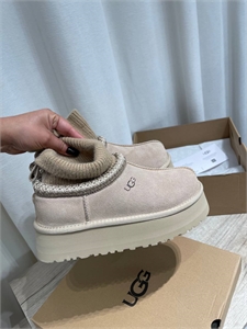 UGG 160520