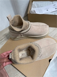 UGG 160520